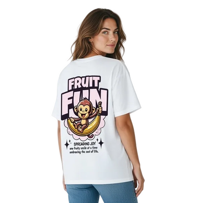 Oversize-T-Shirt Fruit Fun in Weiß mit großem Rückenprint: Comic-Affe in einer Banane und auffälliger Schrift.
