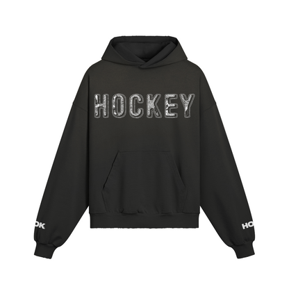 Oversize fit black hoodie with "Hockey" text, sleeve print, and washed effect, made of 100% cotton.