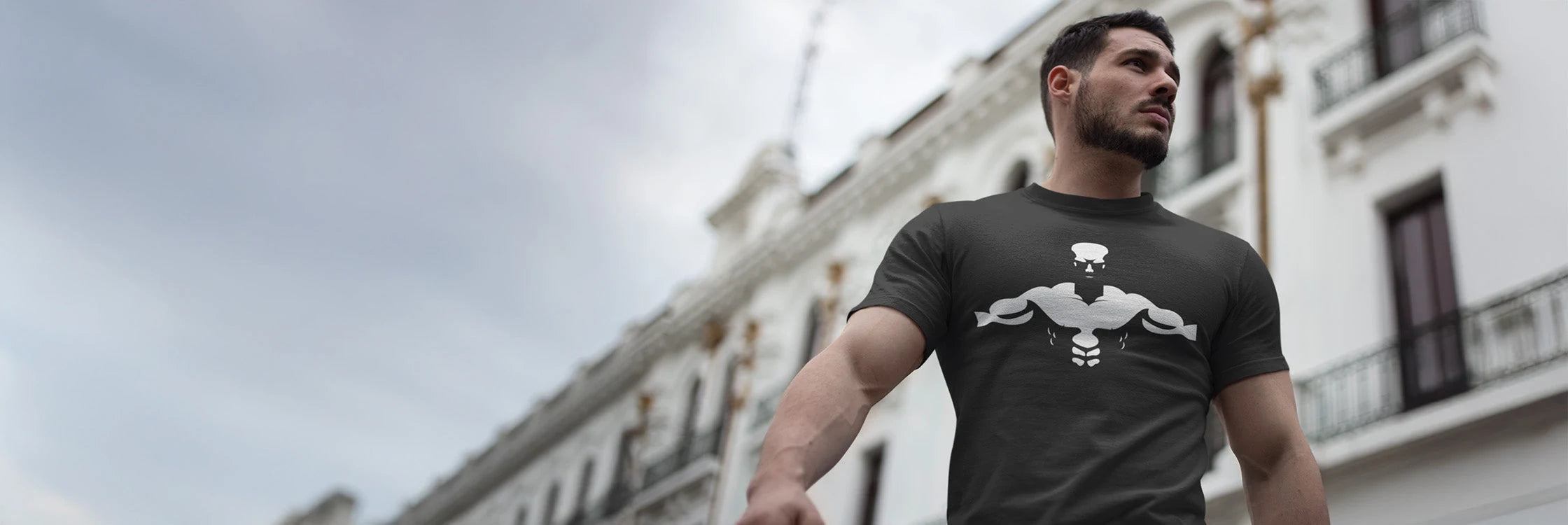 DAWIS Streetwear in urbaner Umgebung